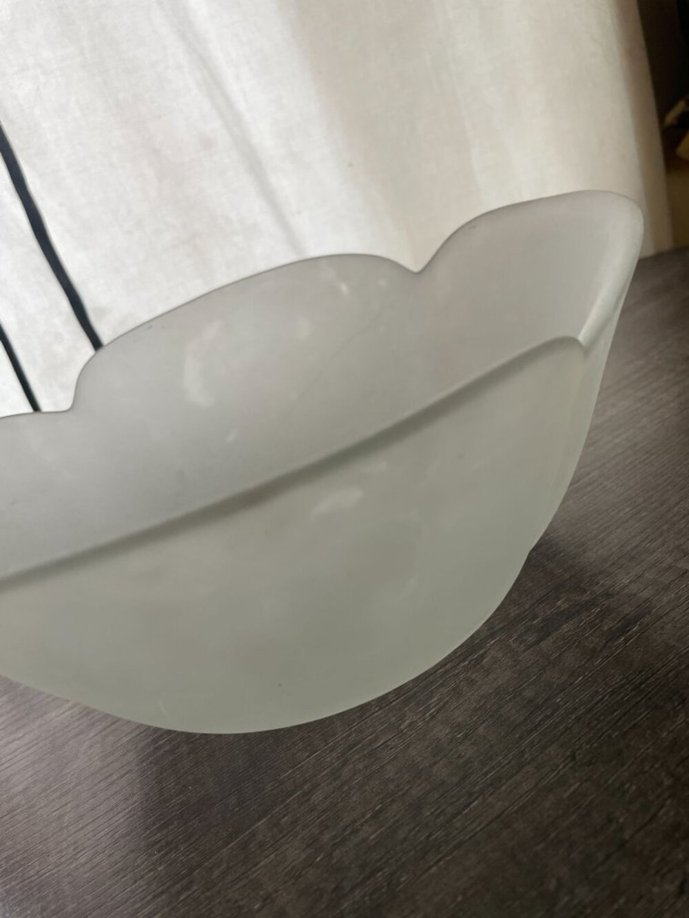 Vintage Frosted Glass Bowl 9" Scalloped Edge Home Décor tulip fruit - Picture 5 of 7